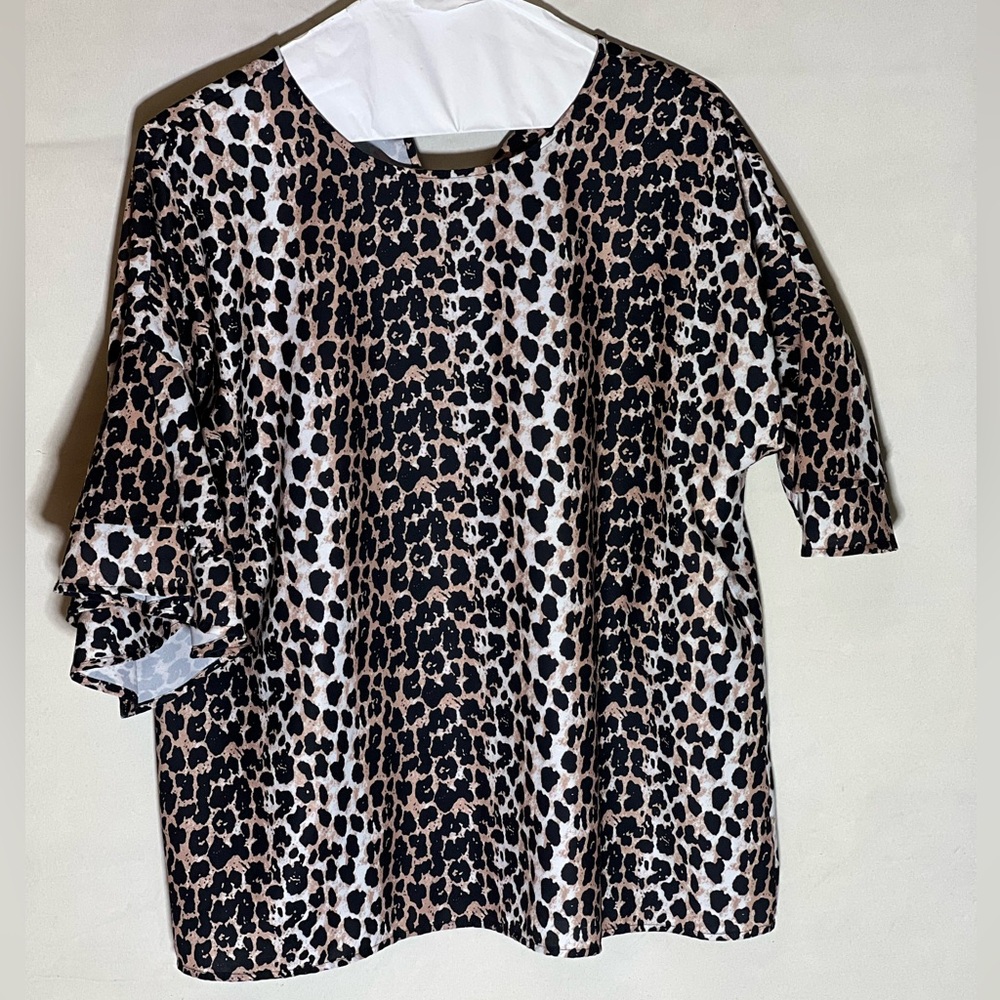 Women’s cheetah print short sleeve dress top.